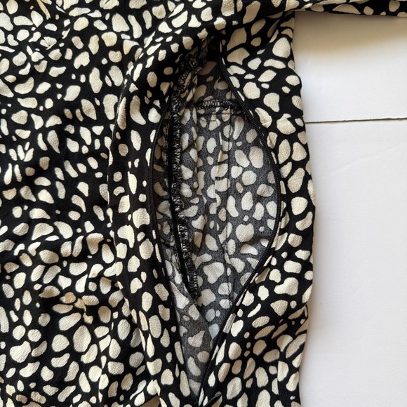 H&M Maxi Dress Animal Print Long Sleeve Slit V Neck Ruched Black Tan Crepe Sz S - Picture 12 of 13